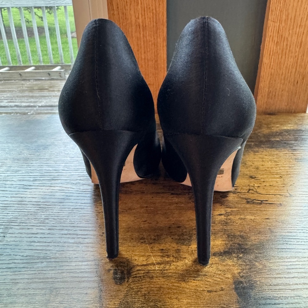 Badgley Mischka Frank Black Satin Rosette Peep Toe Heels
Size 6.5 - Picture 3 of 5